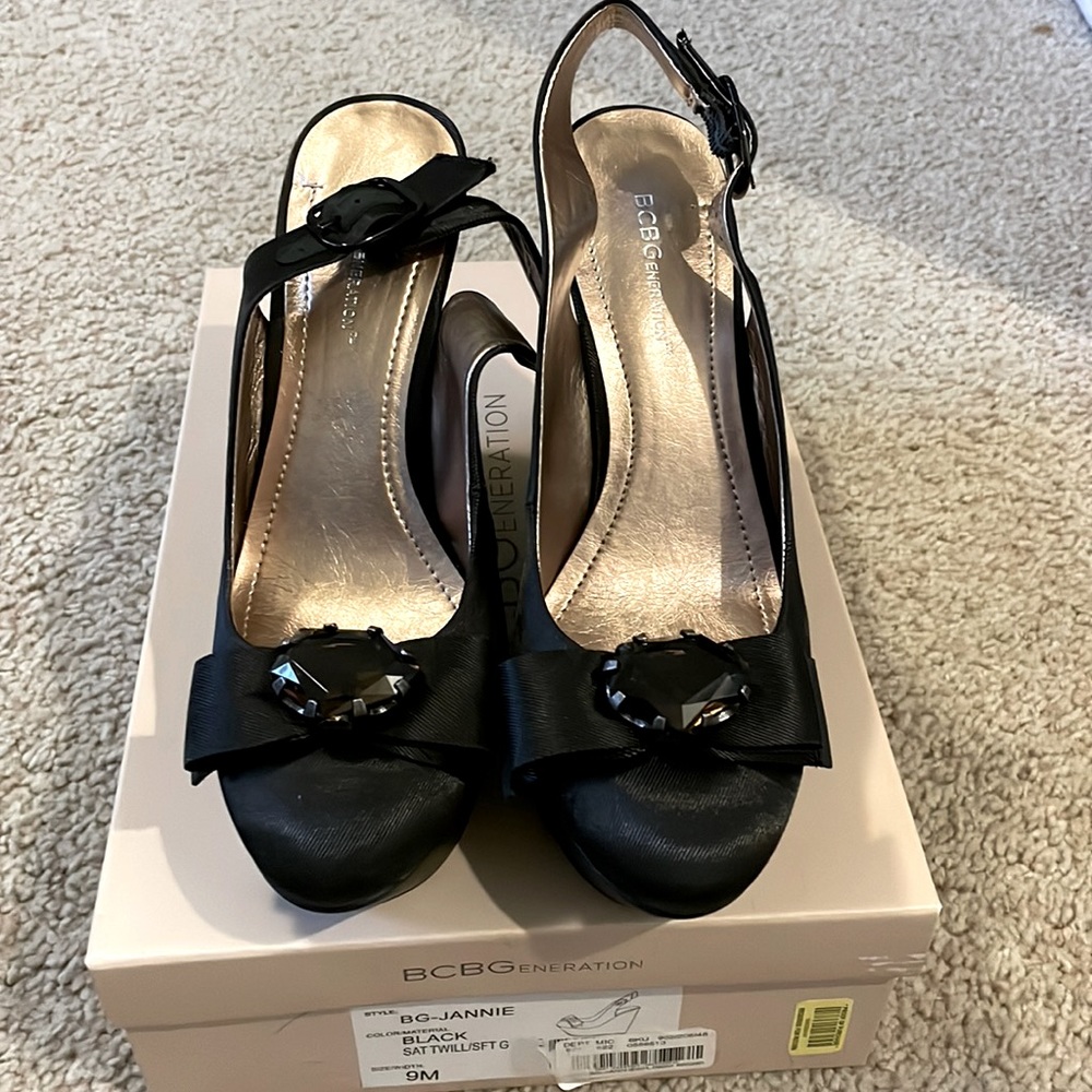 BCBG Generation “Jannie” Wedge Satin Shoe Sz 9